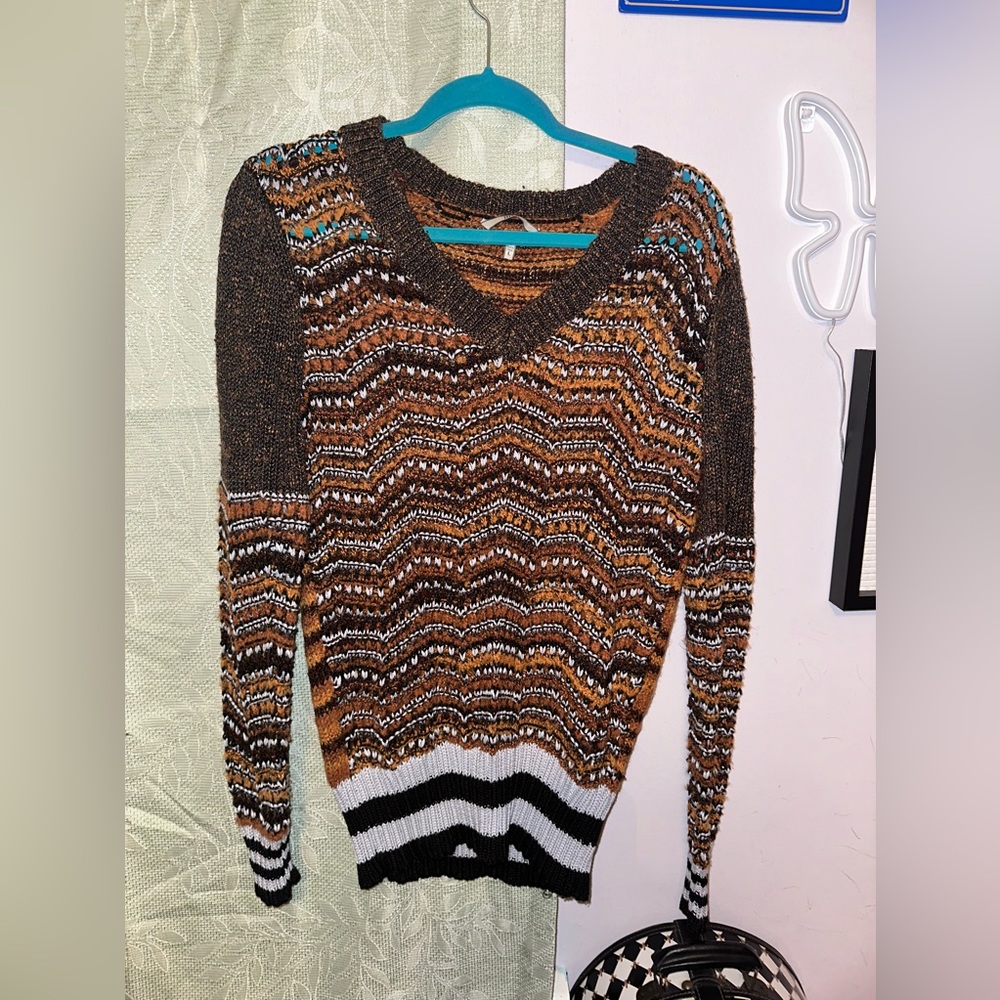 BKE Brown, White & Black Zigzag Knit Sweater